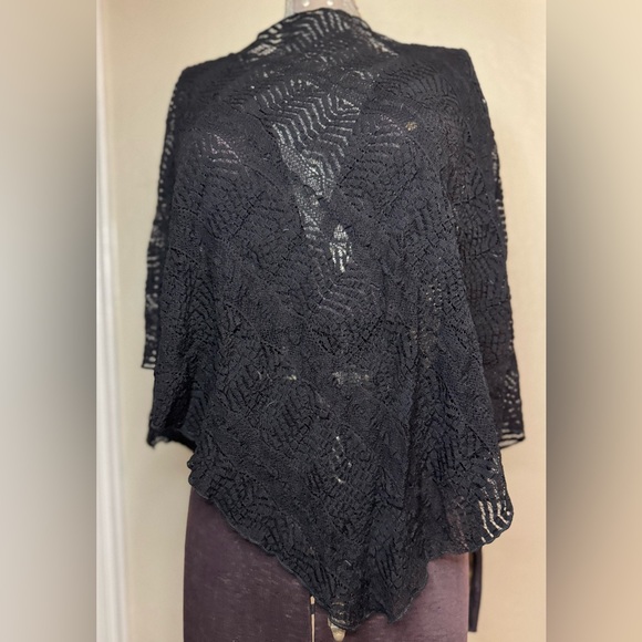 Effeci Black Knit Lace-like Women's Poncho Light Sweater - Picture 1 of 10